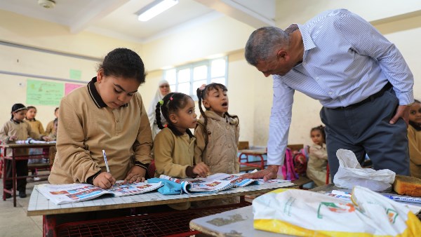 محافظ أسوان يتفقد عدد من المدارس
