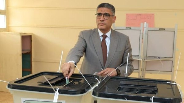 محافظ الجيزة يُدلي بصوته في انتخابات مجلس النواب 2025