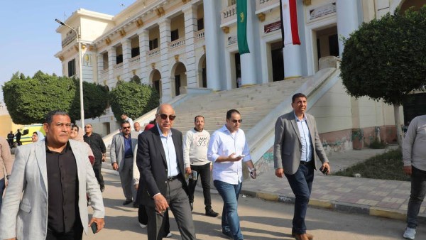 محافظ المنيا يتفقد عدداً من اللجان الانتخابية
