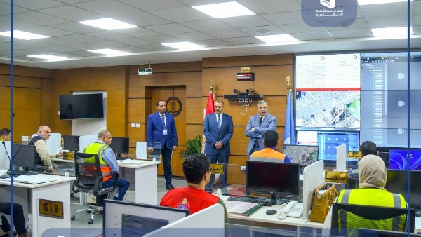 محافظ الإسكندرية يتابع بمركز السيطرة سير العملية الانتخابية