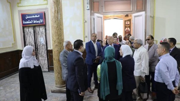 محافظ القاهرة يتفقد اللجان المعدة لاستقبال الناخبين