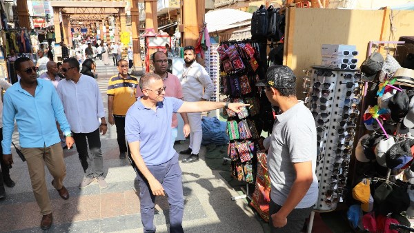 إزالة الإشغالات والتعديات بالشوارع