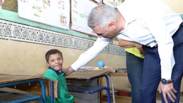 محافظ أسوان يتفقد مدرسة التربية الفكرية