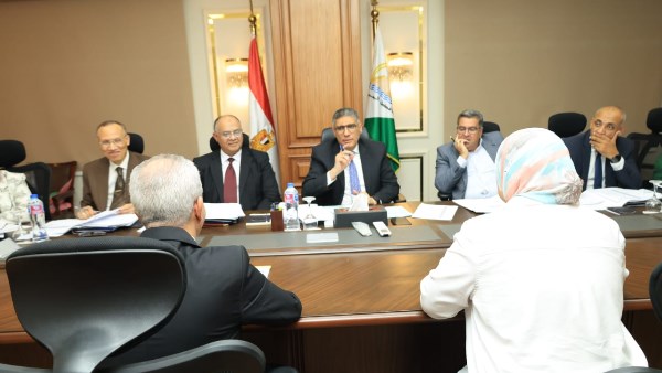 محافظ الجيزة يترأس لجنة اختيار مديري عموم الإدارات