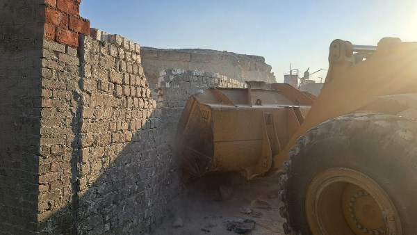 ازالة تعديات على املاك الدولة بمنطقة شق الثعبان 