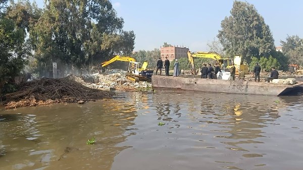  إزالة التعديات  على أراضي طرح النهر 