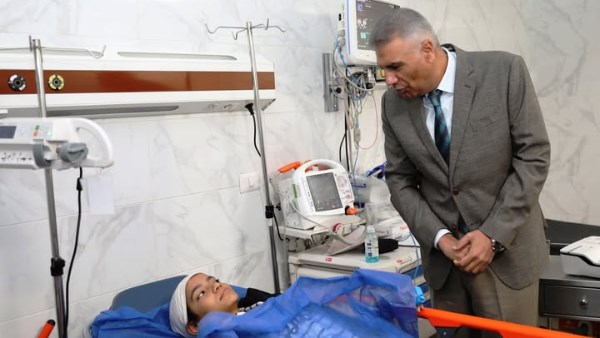 زيارة المحافظ للحالات المصابة 