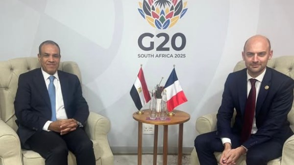  وزير الخارجية يلتقى نظيره الفرنسي 