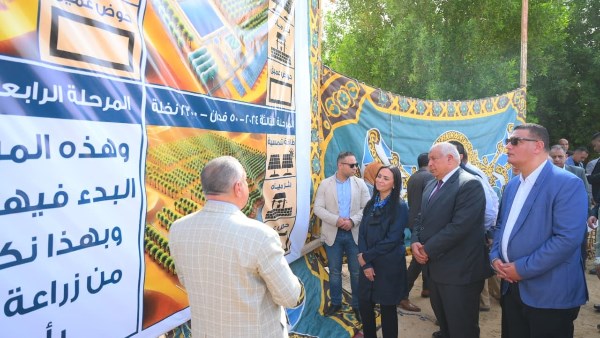 وزيرة التضامن  تتفقد مشروع مزرعة الوقف الخيري بالوادي الجديد 