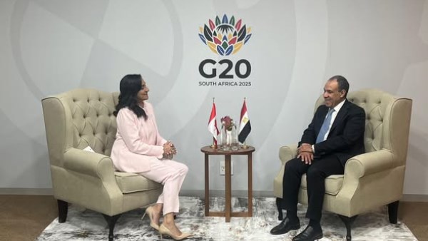 وزير الخارجية يلتقي وزيرة خارجية كندا على هامش قمة مجموعة العشرين  