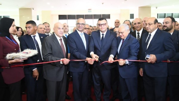 وزير الإسكان يفتتح المعرض الدولي للمياه والبنية التحتية بمركز مصر الدولي للمعارض