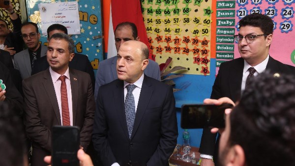 انتخابات النواب: محافظ كفر الشيخ يتفقد العملية الانتخابية بإحدى اللجان 