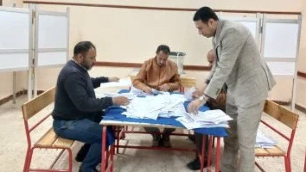انتهاء عملية فرز الأصوات وإعلان الحصر العددي بجميع لجان المرحلة الثانية 