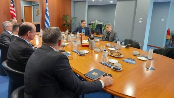 رئيس هيئة قناة السويس يبحث سبل التعاون على هامش مشاركته بالمنتدى العربي اليوناني 