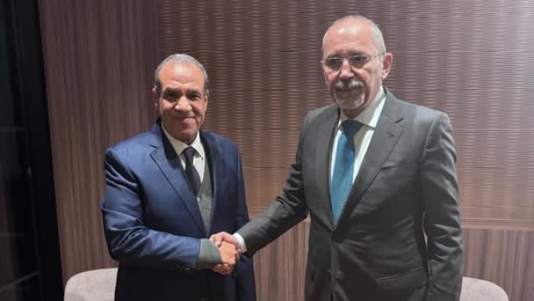 وزير الخارجية يلتقي نائب رئيس وزراء ووزير الخارجية الأردنية 