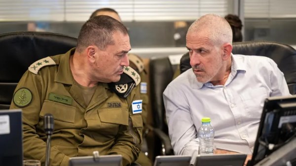 الشاباك يعلن عرقلة عملية تهريب من حماس إلى الضفة باستخدام إسرائيليين 