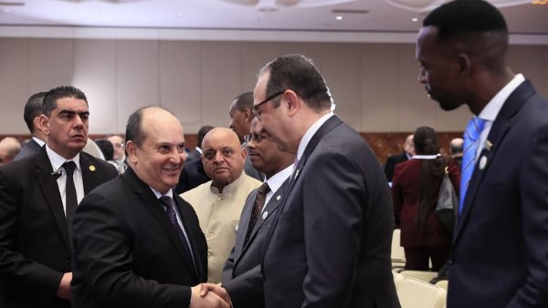 وزير قطاع الأعمال يلتقي الوزير الأول للجزائر على هامش المؤتمر الأفريقي