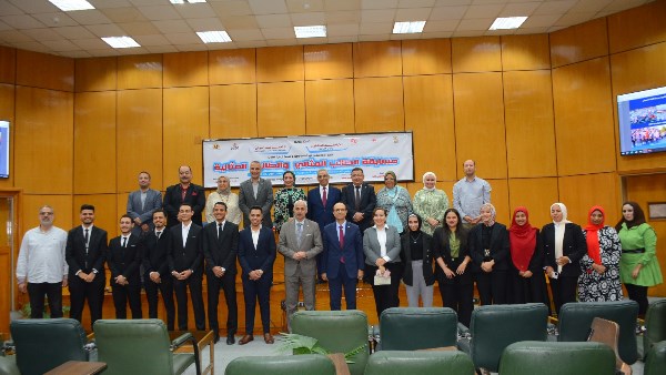 رئيس جامعة أسيوط يشهد التصفيات النهائية لمسابقة الطالب والطالبة المثاليين