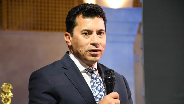 وزير الشباب والرياضة