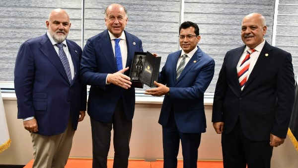 وزير الشباب والرياضة