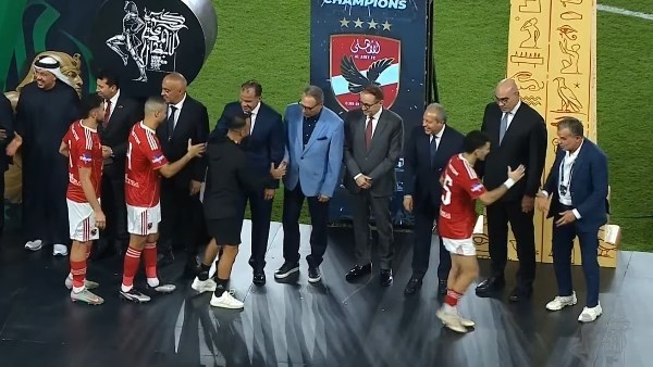 تجاهل زيزو لنائب مجلس إدارة الزمالك 