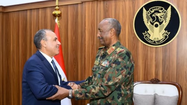 وزير الخارجية وعبدالفتاح البرهان 