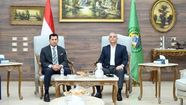 أجتماع وزير الشباب والرياضة
