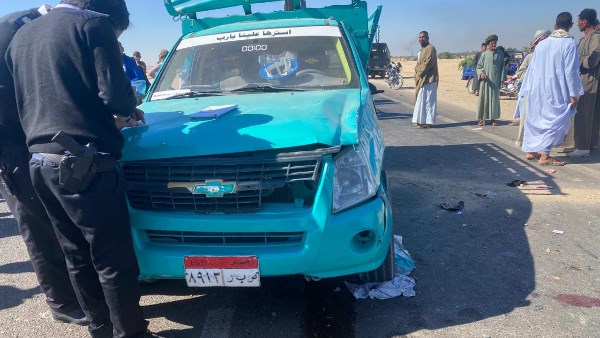 حادث مروّع على طريق العركي  أبوتشت بقنا يسفر عن مصرع شاب وإصابة 15 آخرين