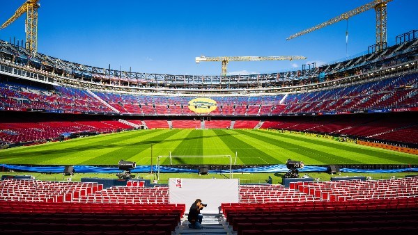 ويفا يمنح برشلونة الضوء الأخضر للعودة إلى كامب نو في دوري الأبطال