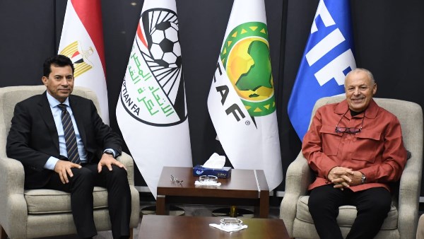 وزير الشباب والرياضة مع هاني ابو ريدة