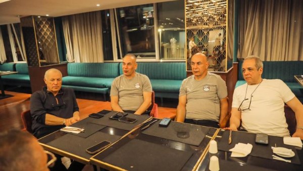 اجتماع هاني أبو ريدة مع التوأم