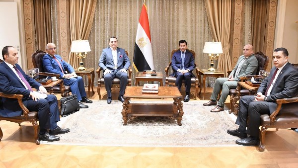 وزير الشباب والرياضة مع سبيشيال جروب