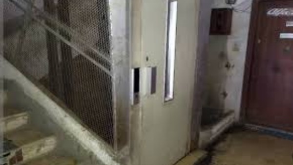 "إصابة شخصين في حادث سقوط مصعد بأحد المولات بالقاهرة"