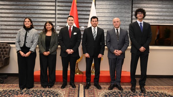 وزير الشباب والرياضة