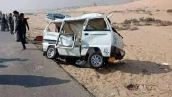 إصابة 5 أطفال في انقلاب سيارة سوزوكي على طريق الواحات