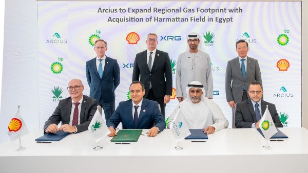 جانب من فعاليات مؤتمر ومعرض أديبك 2025 بالعاصمة الإماراتية أبوظبي