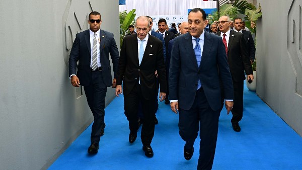 جانب من الجولة التفقدية لمصنع "المنصور لتصنيع فلاتر المركبات والفلاتر الصناعية"