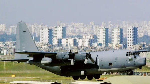 طائرة من طراز "C130" تهبط بقاعدة إنجرليك الجوية التركية -أرشيفية