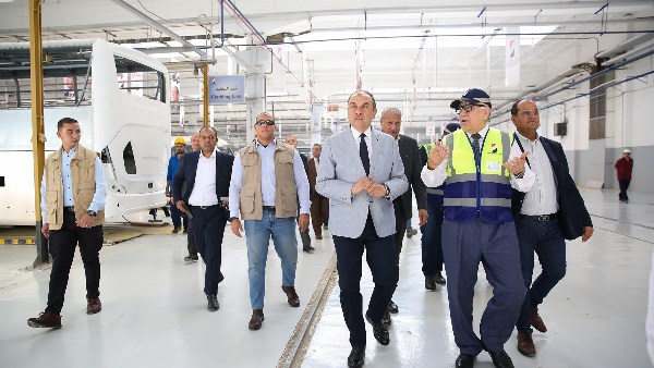 وزير قطاع الأعمال يتفقد مصانع «النصر للسيارات» ويطلق مرحلة جديدة من الإنتاج الكهربائي