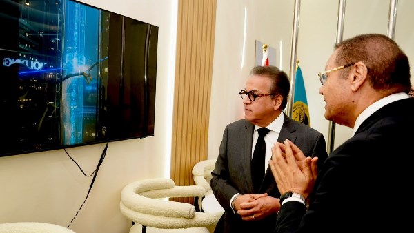 وزير الصحة يزور جناح هيئة الاعتماد والرقابة الصحية بمعرض المؤتمر العالمي للسكان والصحة