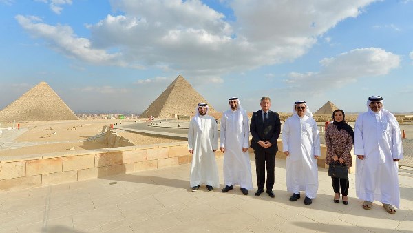 رئيس الأعلى للإعلام ووزير الإعلام البحريني في جولة بالأهرامات والمتحف المصري الكبير