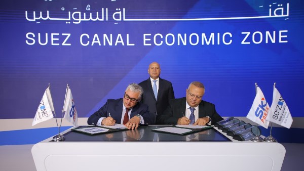 جانب من توقيع الاتفاقية 