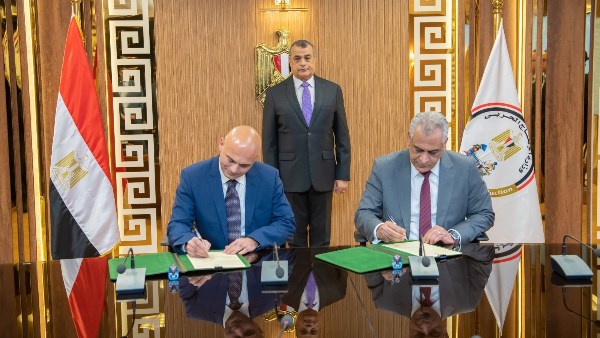وزير الإنتاج الحربي يشهد توقيع مذكرة تفاهم مع شركة ستارك السويسرية لتصنيع المحركات الكهربائية
