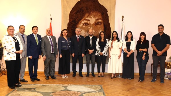 جامعة مصر للعلوم والتكنولوجيا تستقبل المستشار التعليمي التركي وتبحث سبل التعاون الأكاديمي