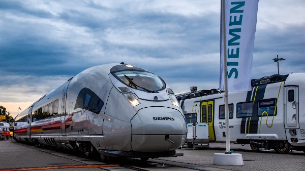 قطار ركاب فائق السرعة