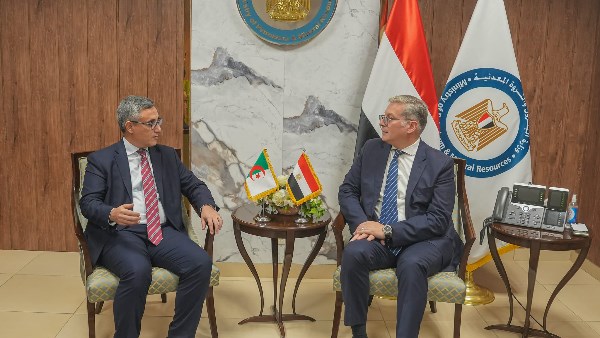 وزير البترول و سفير الجزائر