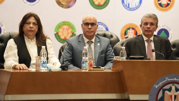 جانب من الحوار المفتوح مع ممثلي ٢٥٠ شركة من المجتمع التجاري