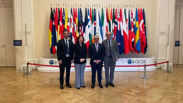 خلال جولته الترويجية في فرنسا