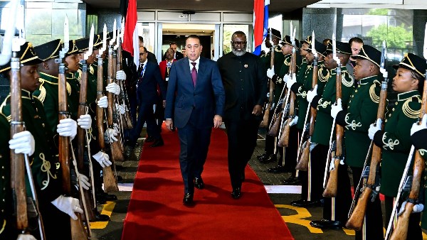 رئيس الوزراء يصل جوهانسبرج