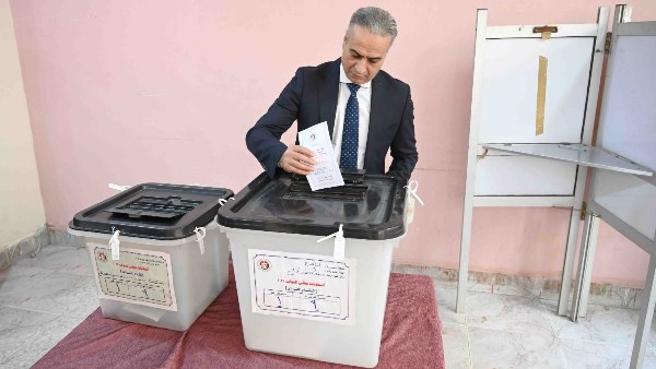رئيس جهاز حماية المستهلك يُدلي بصوته في انتخابات مجلس النواب 2025